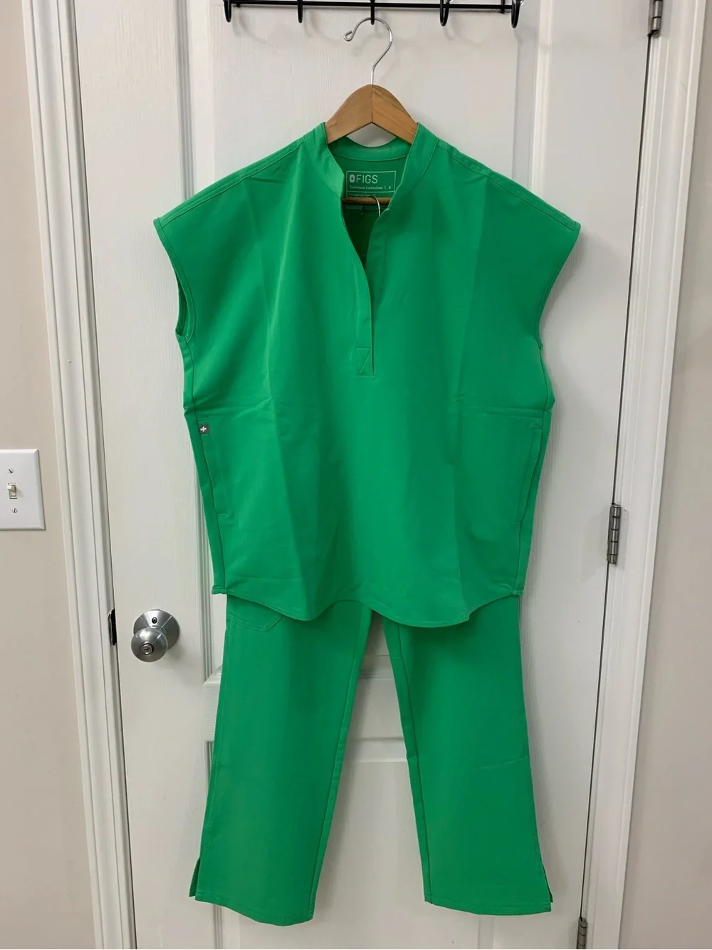 FIGS EMERALD KADE CARGO + RAFAELA SET